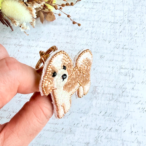 2way】ビーズ刺繍のうちの子ブローチ、バッグチャーム・シーズー
