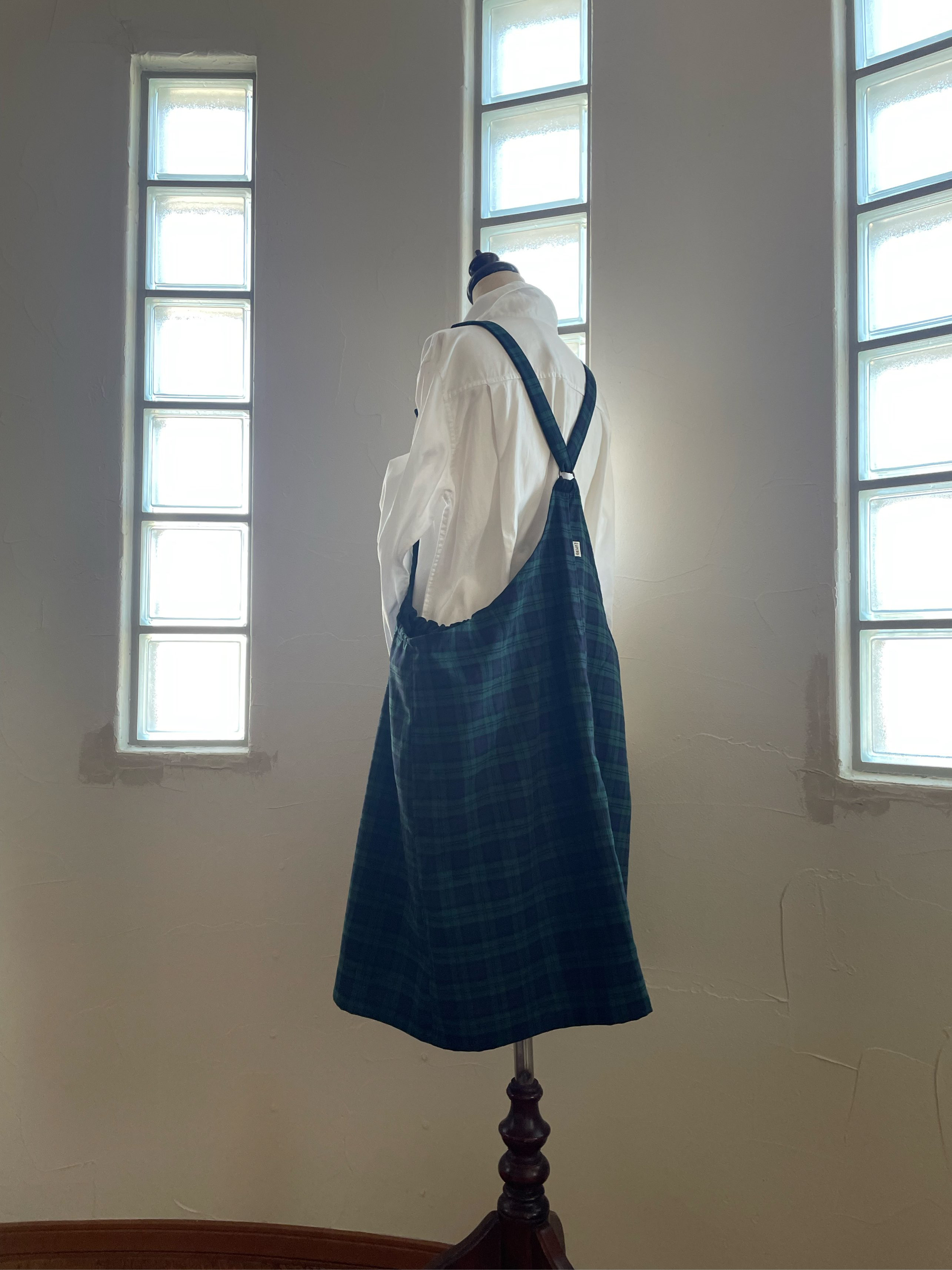 M　綿100％　チェック　ブラックウォッチ　エプロン　ワンピース　仕事　キッチン　カフェ　保育士