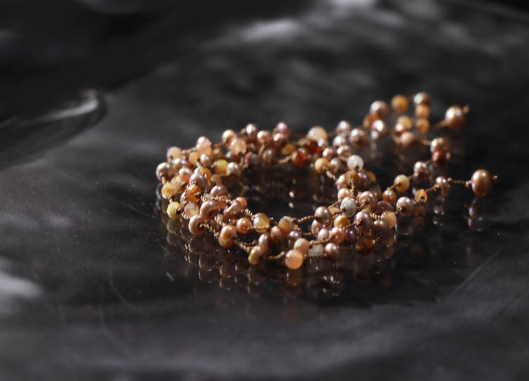 石とパールの実りのラリエット