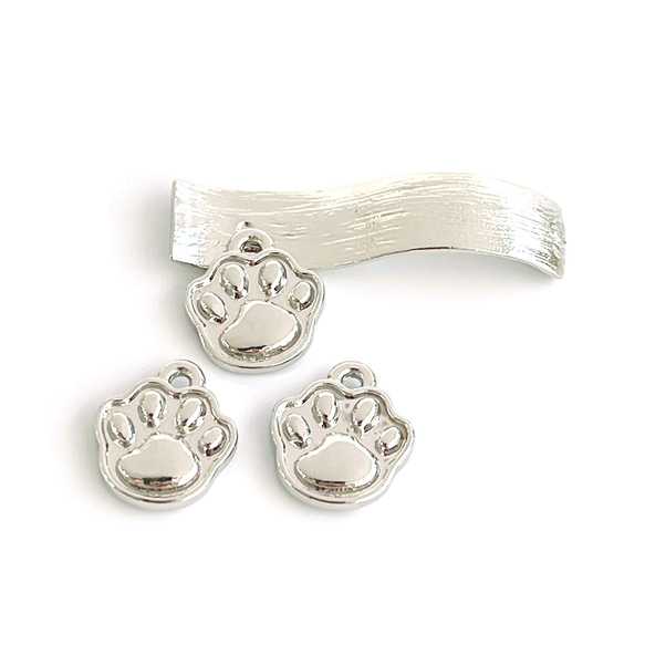 ejp672【2個入り】猫の肉球 真鍮製 シルバー チャーム 4枚目の画像