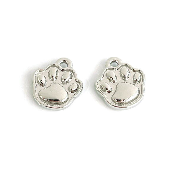 ejp672【2個入り】猫の肉球 真鍮製 シルバー チャーム 1枚目の画像