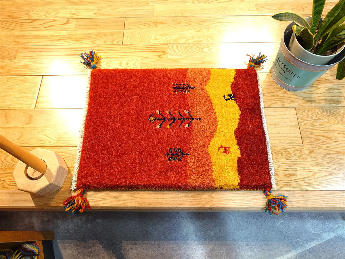ペルシャ　ギャッベ  ミニマット  42×37.5 茜色　鹿 ペルシャ　ギャッベ  茜色　鹿 ミニマット 42×37.5
