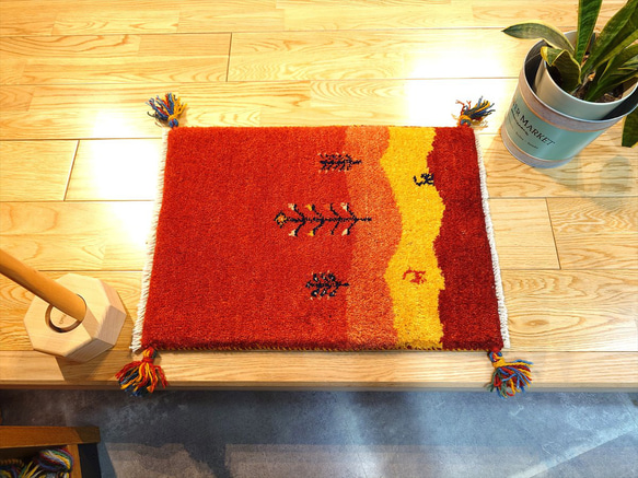 春入荷】ペルシャ ギャッベ 玄関マット小 55×41cm 茜色 桃色