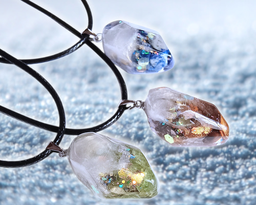 雪解け鉱石ネックレス レジン 天然石 ペリドット ラピスラズリ