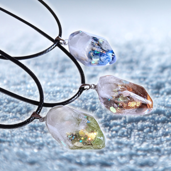 雪解け鉱石ネックレス レジン 天然石 ペリドット ラピスラズリ