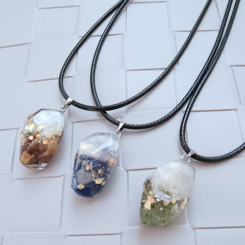 桜・ペリドット天然石レジンネックレス　　　　レジンネックレス　　パワーストーン 雪解け鉱石ネックレス レジン 天然石 ペリドット ラピスラズリ