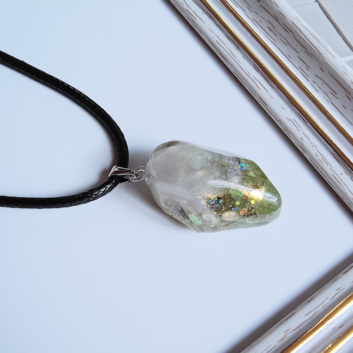 雪解け鉱石ネックレス レジン 天然石 ペリドット ラピスラズリ