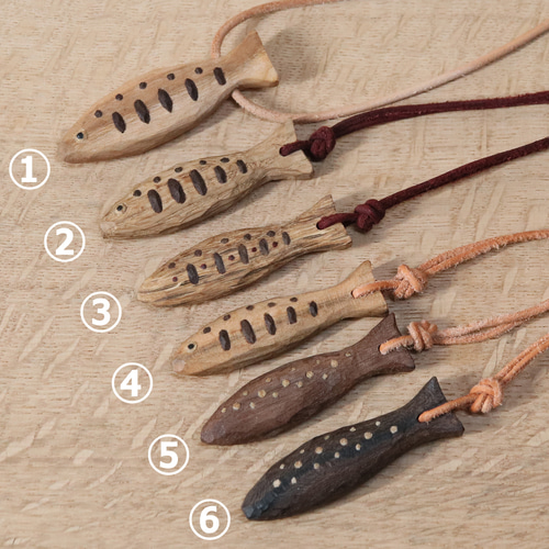 木彫り 魚 飾り キーホルダー ペンダント 川魚（ヤマメ、アマゴ