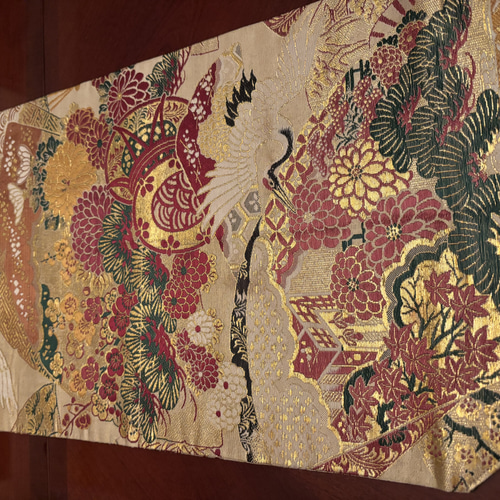 2755豪華刺繍の袋帯で作ったタッセル付正絹テーブルランナー 日本のお 