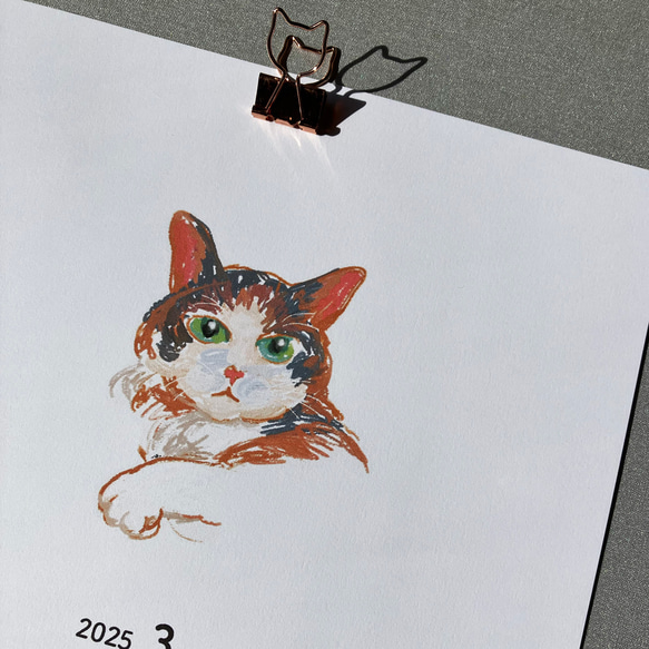 猫は見ているカレンダー2025 壁掛けカレンダー A4サイズ 猫型クリップ付 8枚目の画像