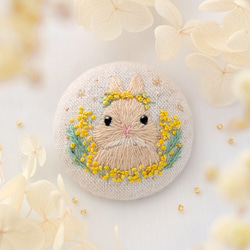 送料無料》刺繍ブローチ うさぎ ミモザ くるみボタン 動物モチーフ