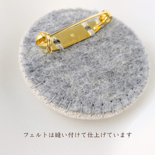 送料無料》刺繍ブローチ うさぎ ミモザ くるみボタン 動物モチーフ