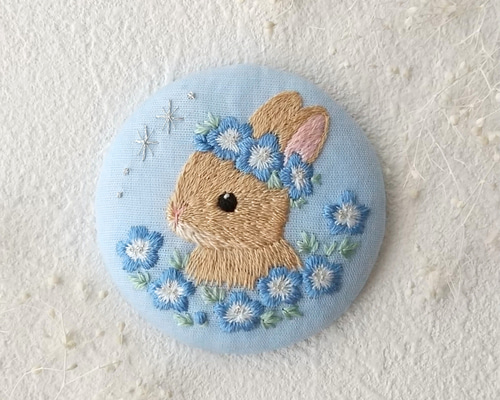 [こり様　おまとめ分]くるみボタン 刺繍 フェルト ブローチ 96b72b6ff73c4345ab938360361e0d