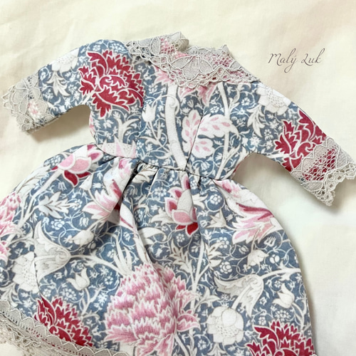 刺繍とリボン刺繍のワンピース୨୧大人サイズ ドール服 アウト