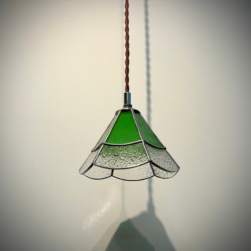 ステンドグラスのペンダントランプ 6角2段 リーフグリーン、クリア