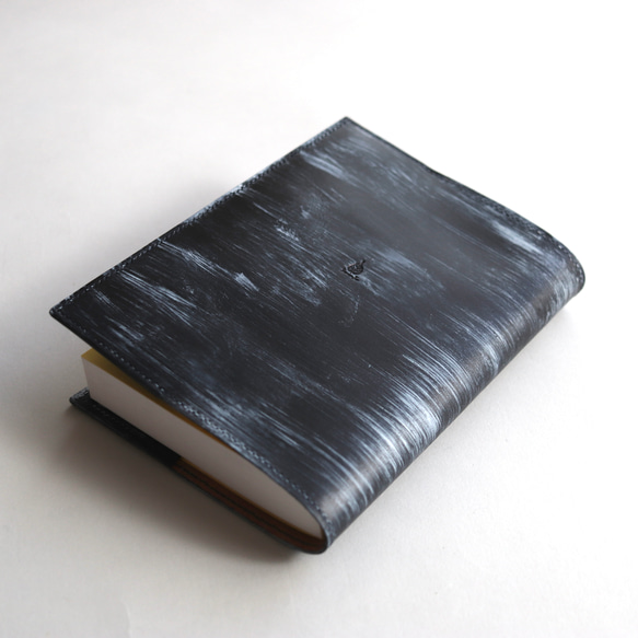 藍×墨×チタン染のソフトカバー単行本ブックカバー 11枚目の画像