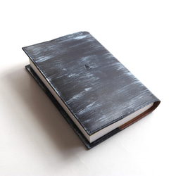 藍×墨×チタン染のソフトカバー単行本ブックカバー 2枚目の画像