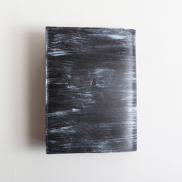 藍×墨×チタン染のソフトカバー単行本ブックカバー 1枚目の画像