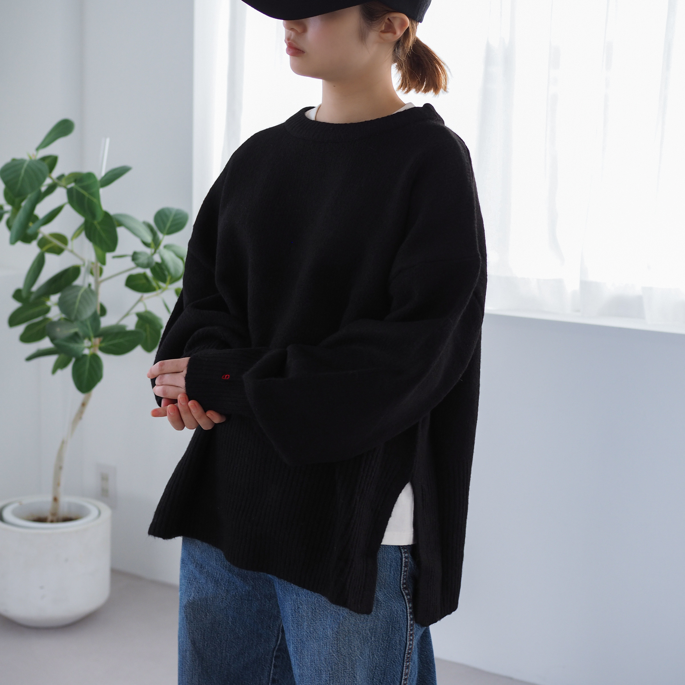 オーバーサイズ サイドスリットニット Little B ブラック(長袖) 6,952円