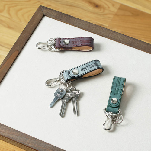 スマートキー対応！手塗りブライドルレザー仕立てのベルトキーホルダー