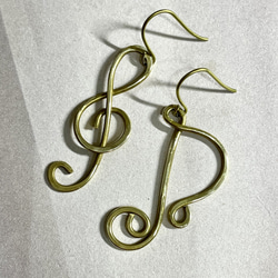 ト音記号と八分音符のピアス（イヤリング） 2枚目の画像