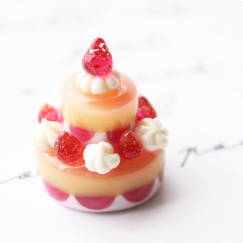 ミニチュア◆いちごとお花のデザート◆ いちごの季節♪ #樹脂粘土 #ミニチュア #スイーツデコ