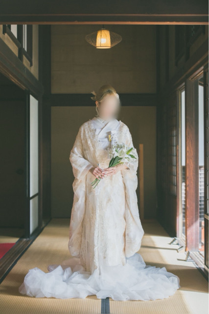 実例写真！薄シャンパンの色 ソフトチュール 打掛 着物 オーバードレス レース羽織 お色直し 精緻な刺繍