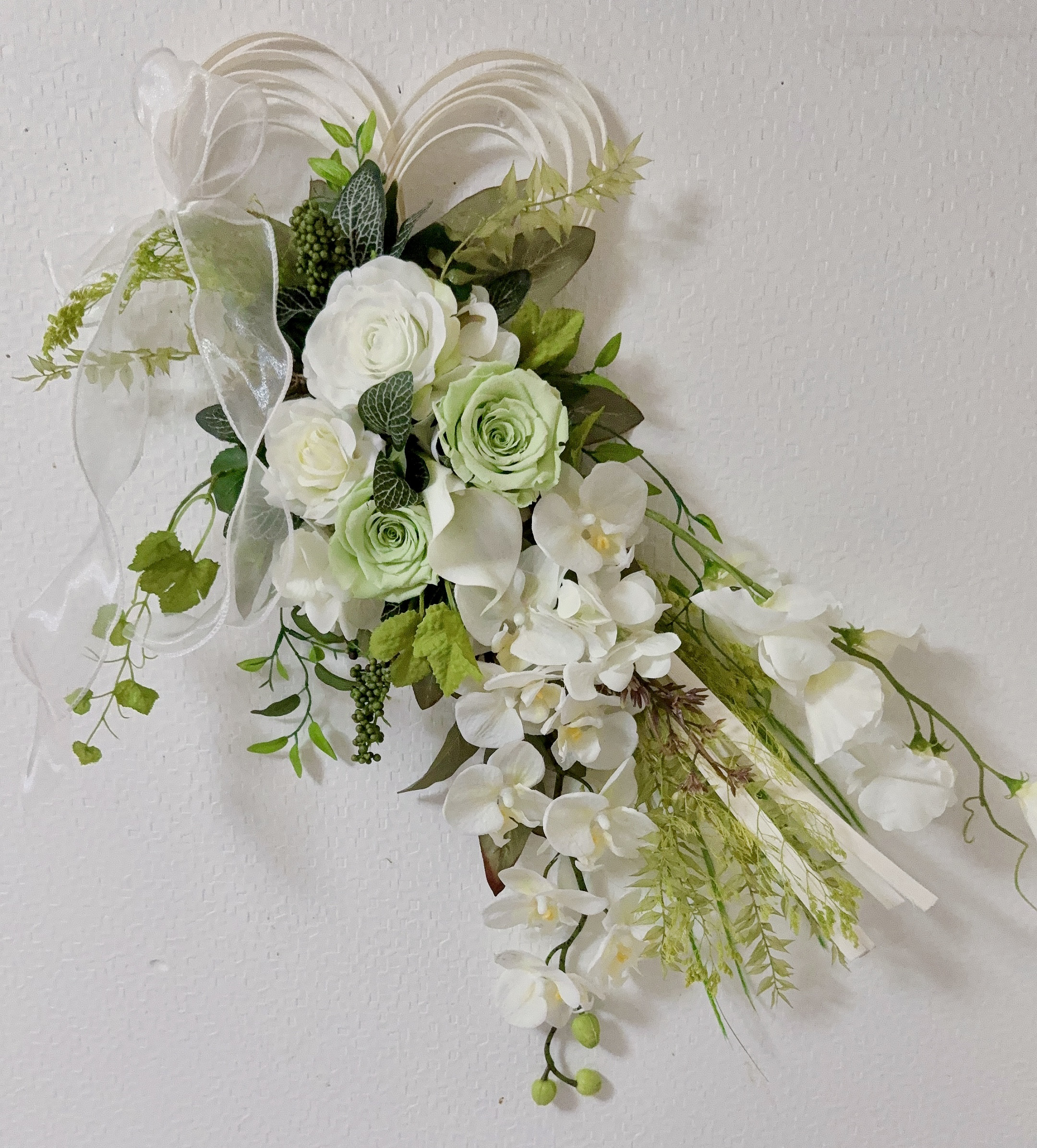 ❤️SALE❤️ボタニカル風胡蝶蘭とホワイトカラーの壁掛けアレンジ 6,958円