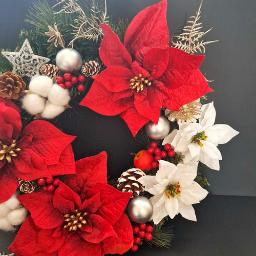 受注制作《40cm 》ポインセチアと木の実のクリスマスリース/玄関•屋外