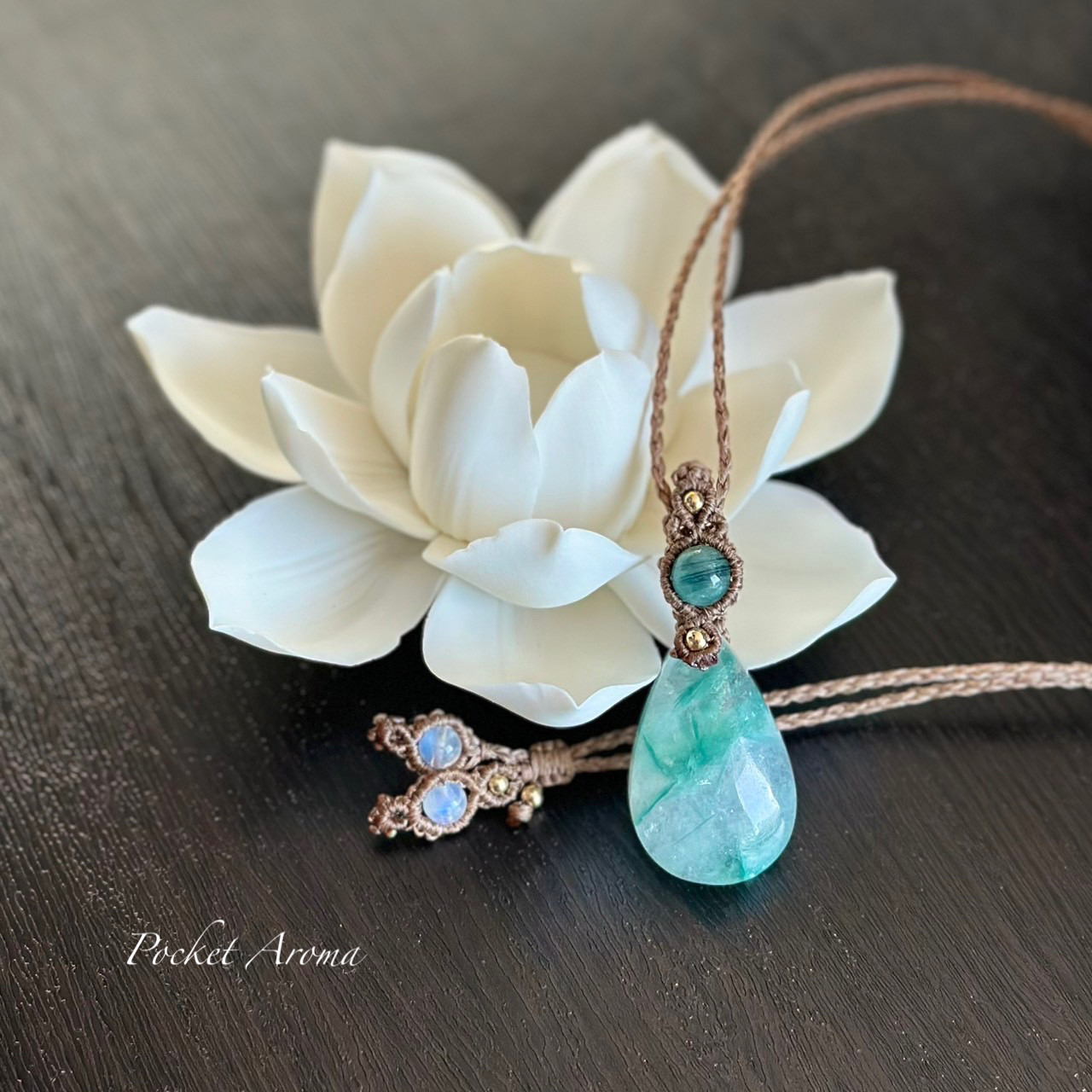 『緑来如』フックサイトシリカとグリーンカイヤナイトのマクラメペンダントネックレス 緑来如』フックサイトシリカとグリーンカイヤナイトのマクラメ