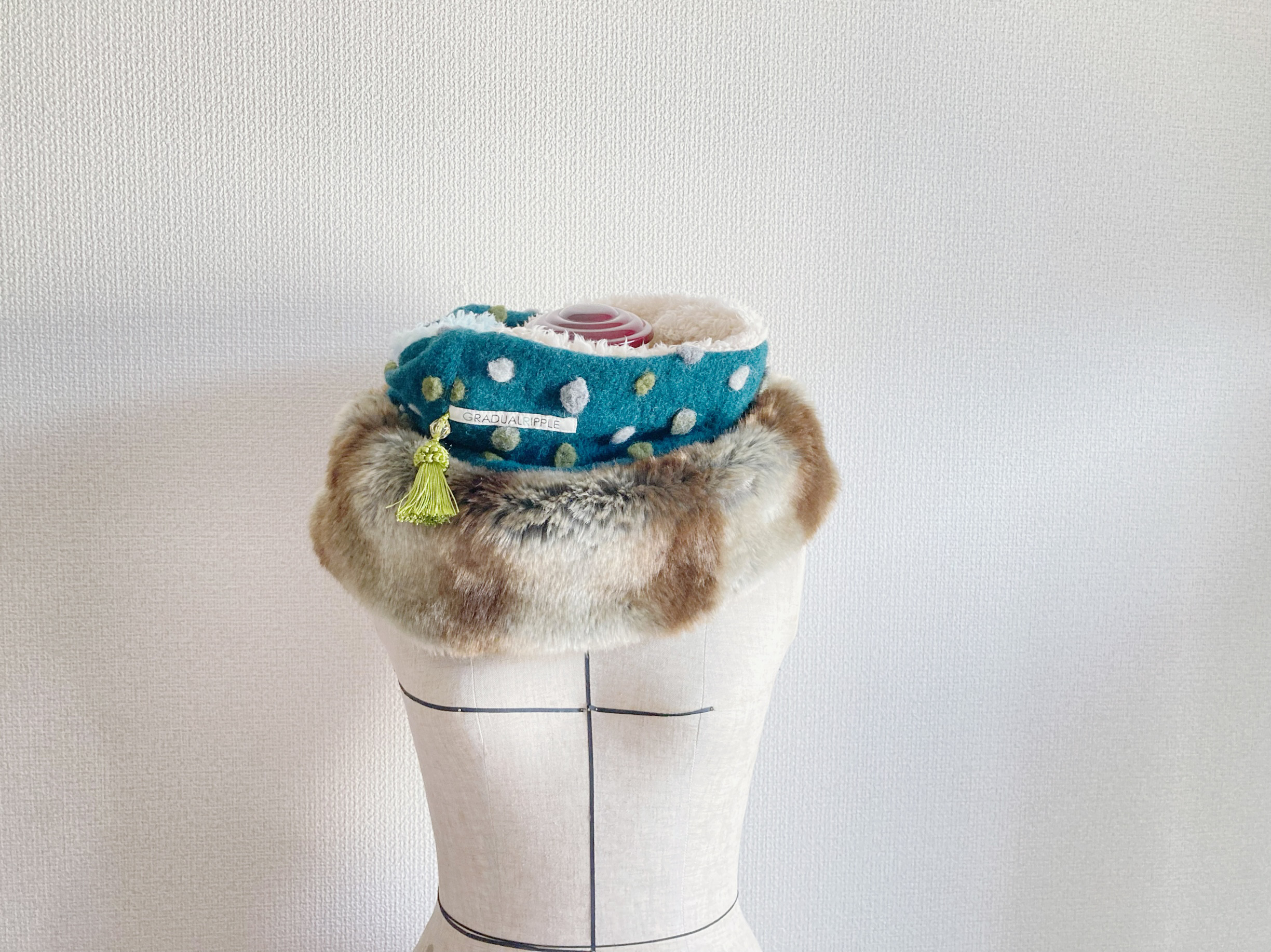 【圧縮グリーンぽんぽん×ヨーロピアンチンチラのスヌード】