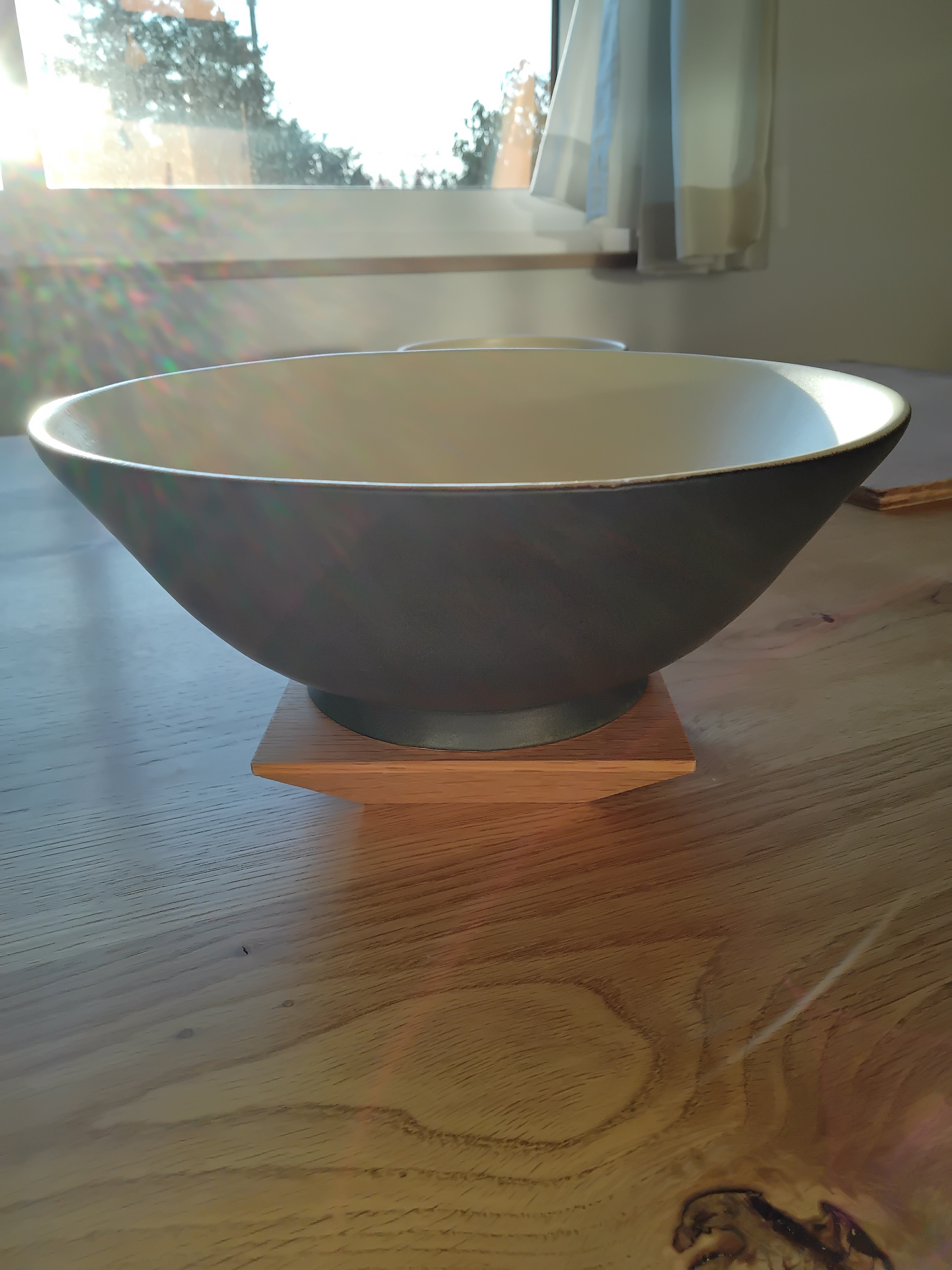 美フォルム  半磁器 大きなボール鉢 内側淡い 黃色 外側 黒色