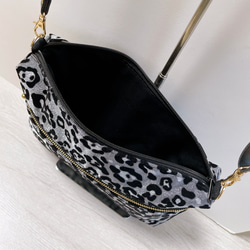 ヒョウ柄グレー ショルダーバッグ/豹柄 スマホショルダー ポシェット 抱っこ紐ポーチ ベビーカー/ラメ/合皮ストラップ 6枚目の画像