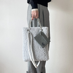 【A4対応】淡いグレーの大人のプードルファートート＜人気シリーズ新色：アイスグレー＞斜めがけトート／選べるストラップ 2枚目の画像