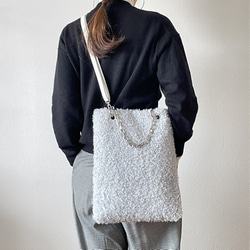 【A4対応】淡いグレーの大人のプードルファートート＜人気シリーズ新色：アイスグレー＞斜めがけトート／選べるストラップ 3枚目の画像