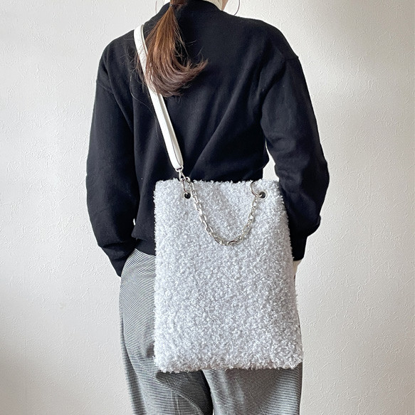 【A4対応】淡いグレーの大人のプードルファートート＜人気シリーズ新色：アイスグレー＞斜めがけトート／選べるストラップ 3枚目の画像