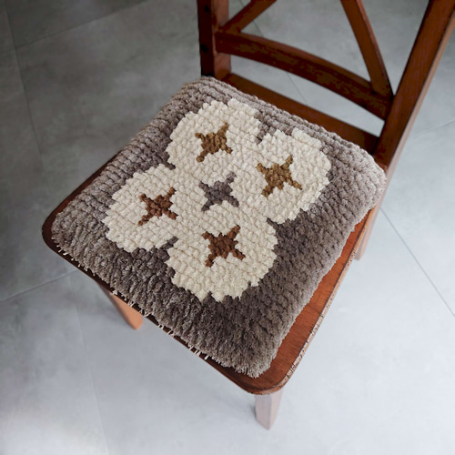 手織りの椅子敷き 手染め糸 ノッティング織