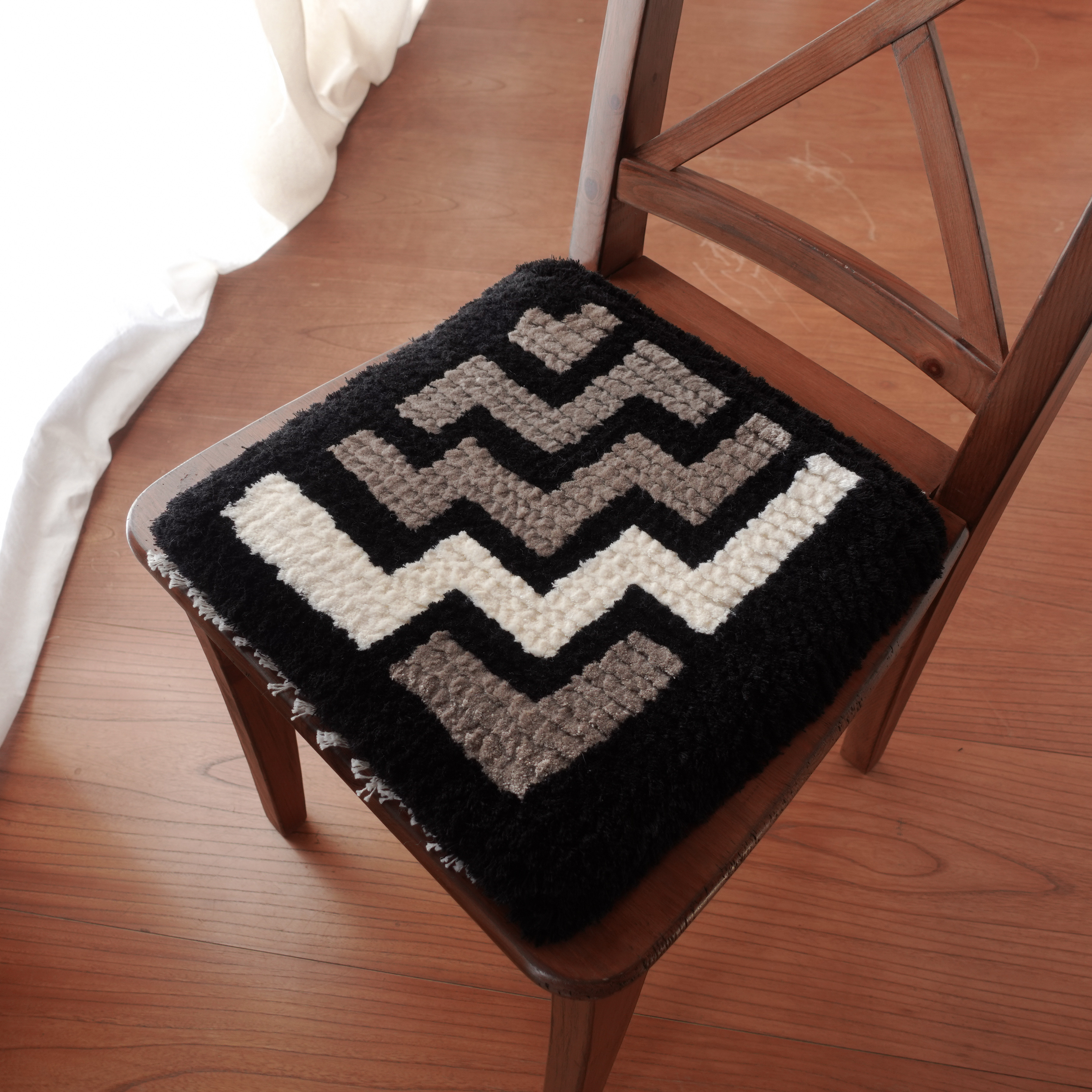 手織りの椅子敷き 手染め糸