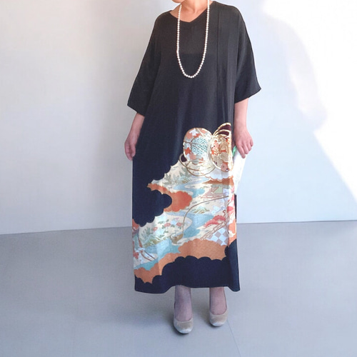黒留袖リメイクの風景画，鼓太鼓,着物リメイク，ワンピース、ロング