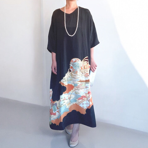 黒留袖リメイクの風景画，鼓太鼓,着物リメイク，ワンピース、ロング