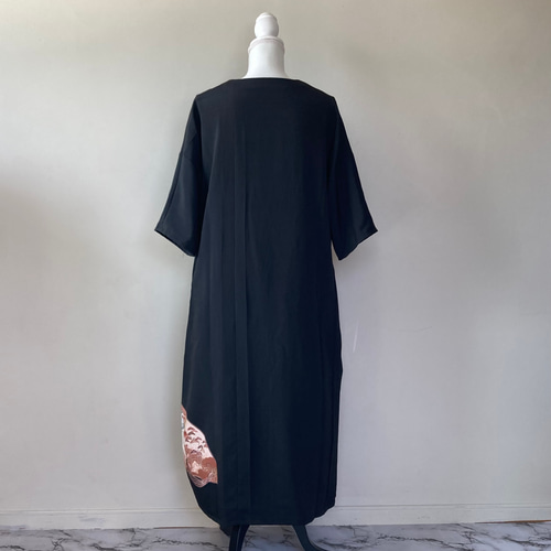 扇面と風　前ボタンワンピース　ロングジレ　着物リメイク　黒留袖ドレス 扇面と風 前ボタンワンピース ロングジレ 着物リメイク 黒留袖