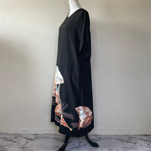 黒留袖リメイクの扇子，着物リメイク，ワンピース、ロング – 上質正絹