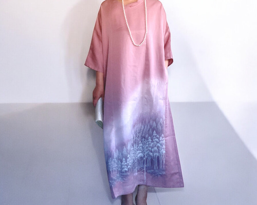 ヤケ有り,訪問着リメイクの森林の風景，着物リメイク，ワンピース