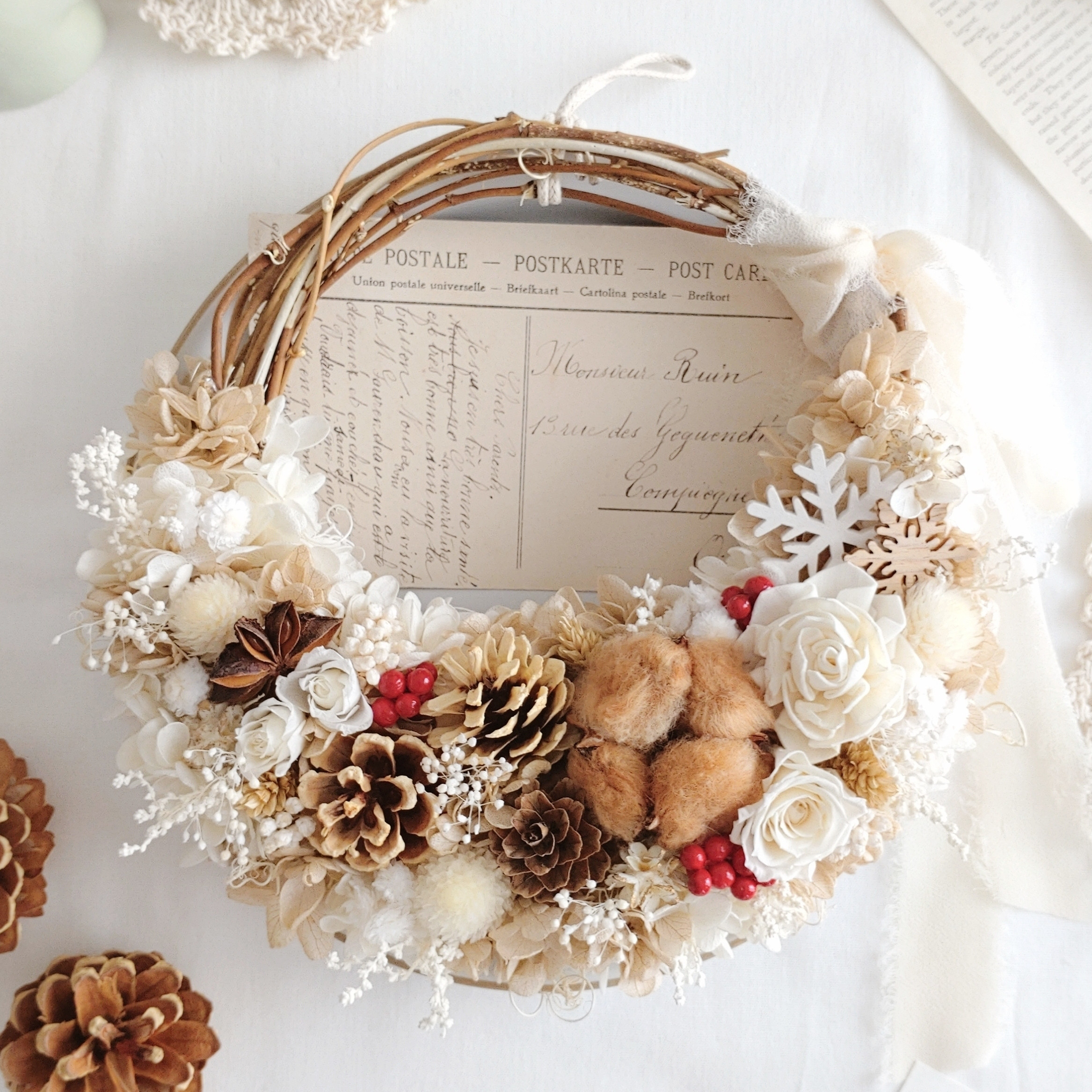 コニファーと木の実のハーフリース クリスマスリース コットンフラワー コニファーと木の実のハーフリース クリスマスリース コットン