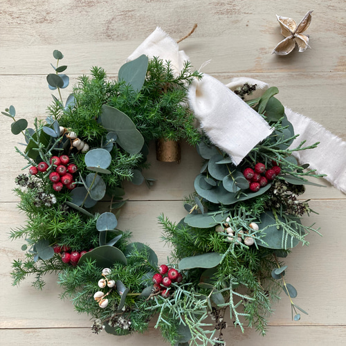 真冬の贈り物 アイアンベルが鳴る 針葉樹と実物たちの クリスマス リース 真冬の贈り物 アイアンベルが鳴る 針葉樹と実物たちの小さな