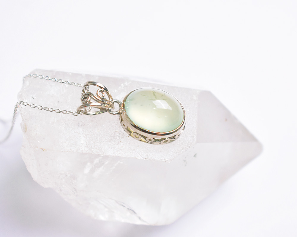 ぶどうの実のような愛らしいプレナイトのシルバーネックレス　シルバー925　天然石ネックレス