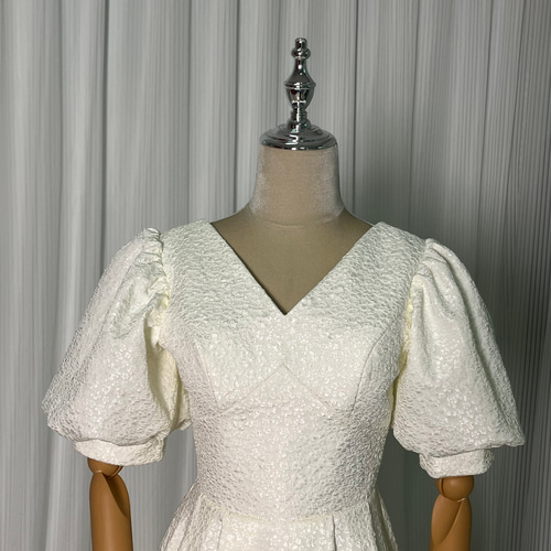 送料無料！パーティードレス アイボリー 可愛い Vネックドレス  