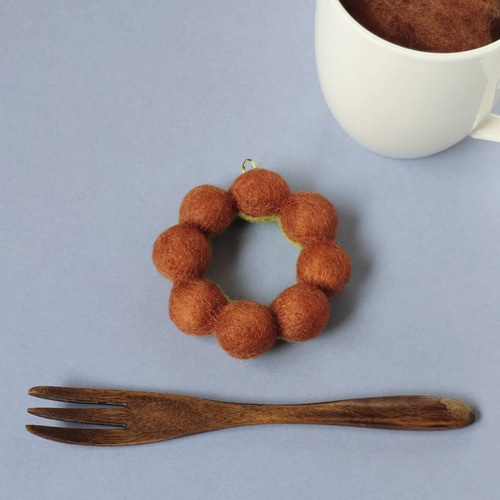 もちもち食感がクセになる！抹茶チョコドーナツ 羊毛フェルト 羊毛