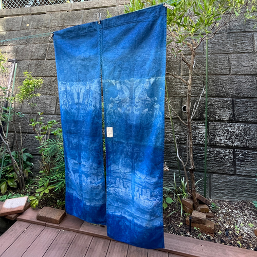 ◯特大の、藍手染め暖簾、綿100% タテ、ヨコ、2m弱(64cm X 3枚組) 藍染め暖簾 120cm 3巾 – aitoki - 時を楽しむ丁寧な暮らし