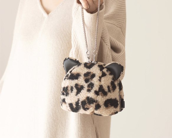 愛らしい豹の顔ボアポーチ ハンドルチェーン付き【ベージュレオパード
